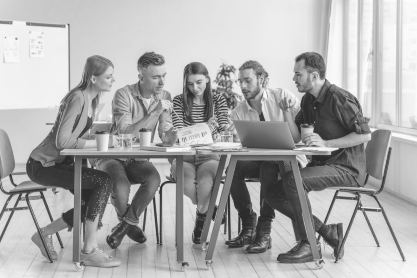 Séance de formation financière interactive avec supports pédagogiques modernes